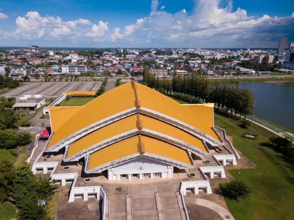 Hotel Le Lerts Living Khon Kaen Exterior photo