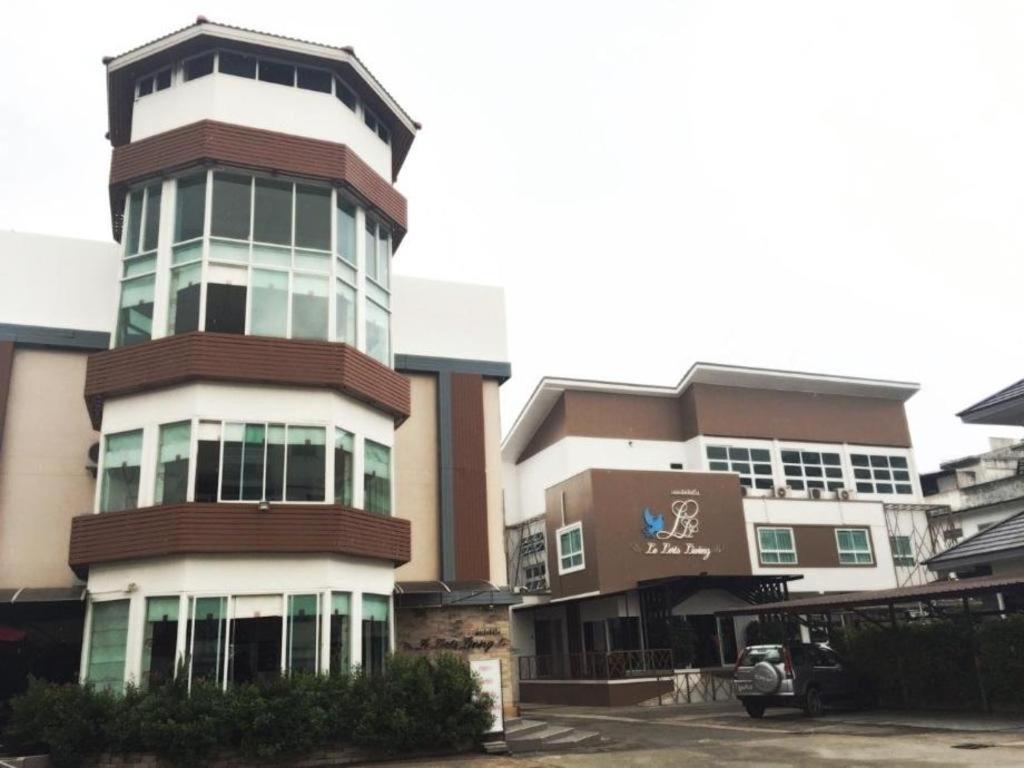 Hotel Le Lerts Living Khon Kaen Exterior photo
